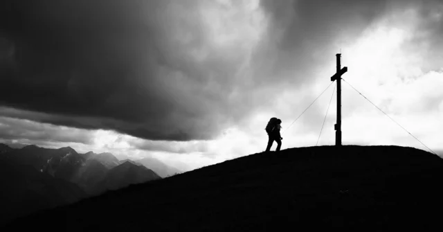 Irgendwo sein, wo ich noch niemals war
Nehm meine Jacke und lauf einfach los
Ich brauch frische Luft, damit ich wieder bisschen atmen kann

📸 by Stefan Rosenboom

#rosenbuben #friederspitze #nature #justgoshoot #travelphotography #welivetoexplore #lovewilderness #wilderness #hiking #nature_seekers