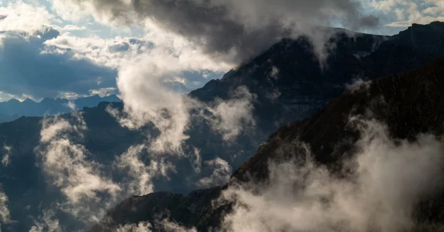 Die ViaCalanca von Grono bis Rossa verläuft oft über traditionelle Saumwege und erlaubt einen intensiven Einblick in dieses faszinierende Bergtal. Wer sich auf die Wanderung vorbereiten will, findet unter viacalanca.ch weitere Informationen.

📸 by Daniel Grana-Behrens

#rosenbuben #valcalanca #switzerland #schweiz #nature #justgoshoot #travelphotography #welivetoexplore #lovewilderness #wilderness #hiking #nature_seekers #leicaakademie